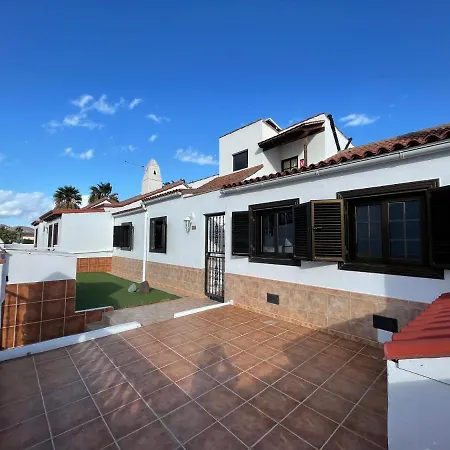 House Private Heated Pool Amazing View On Golf Ocean 3 Bedrooms 3 Bathrooms 6 To 8 Adults 3-17 Years Old Children Being Considered Adults And In Addition 0-2 Years Old Children Are Welcome For Free 別荘